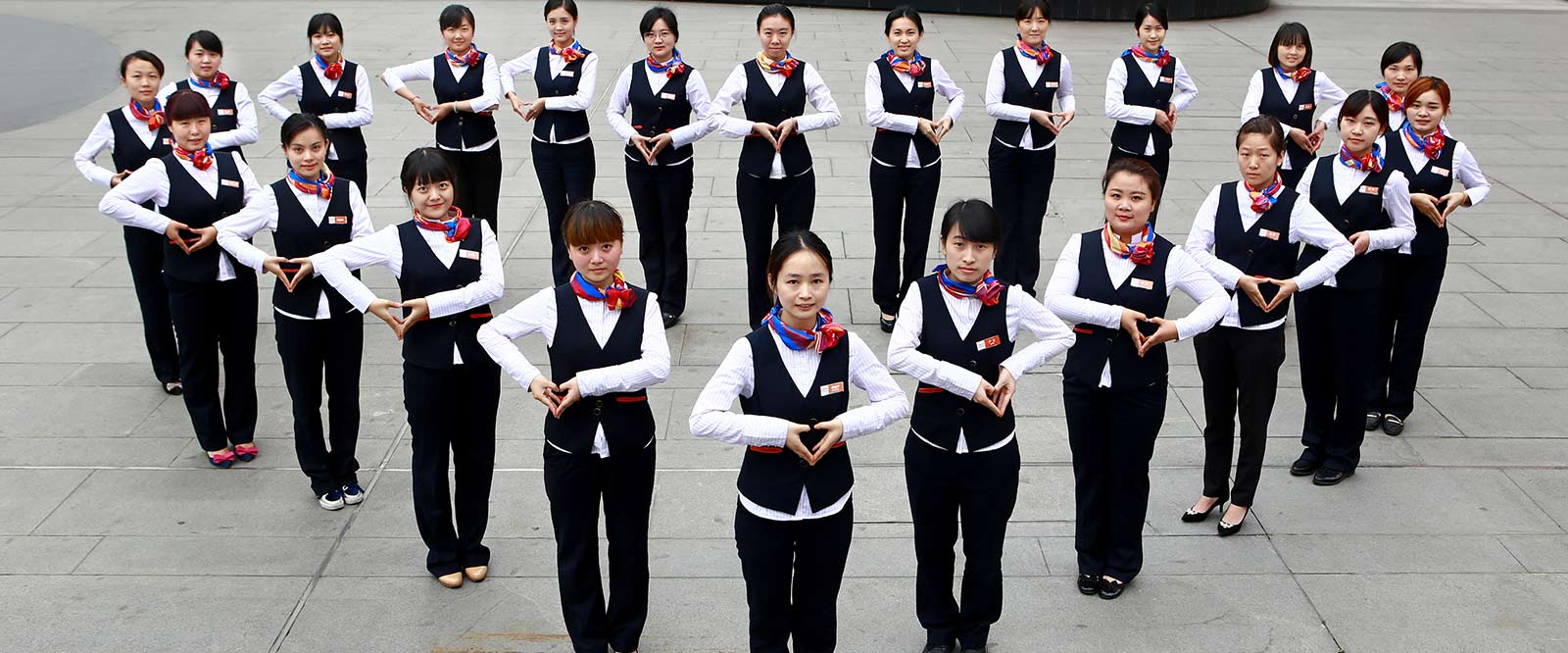 集體照專業(yè)拍攝 創(chuàng)意合影姿勢大全與服務指南